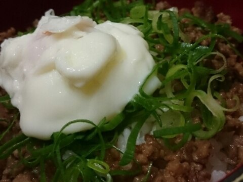 そぼろ温玉丼